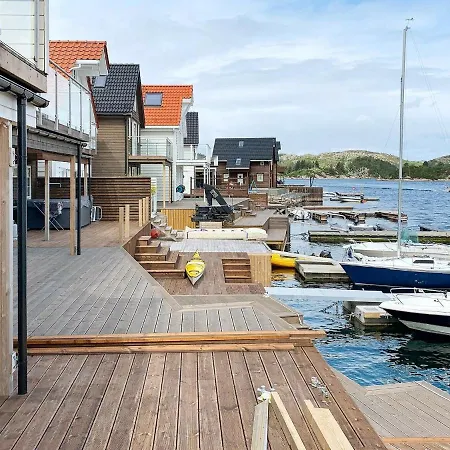 Holiday home Urangsvag Vi